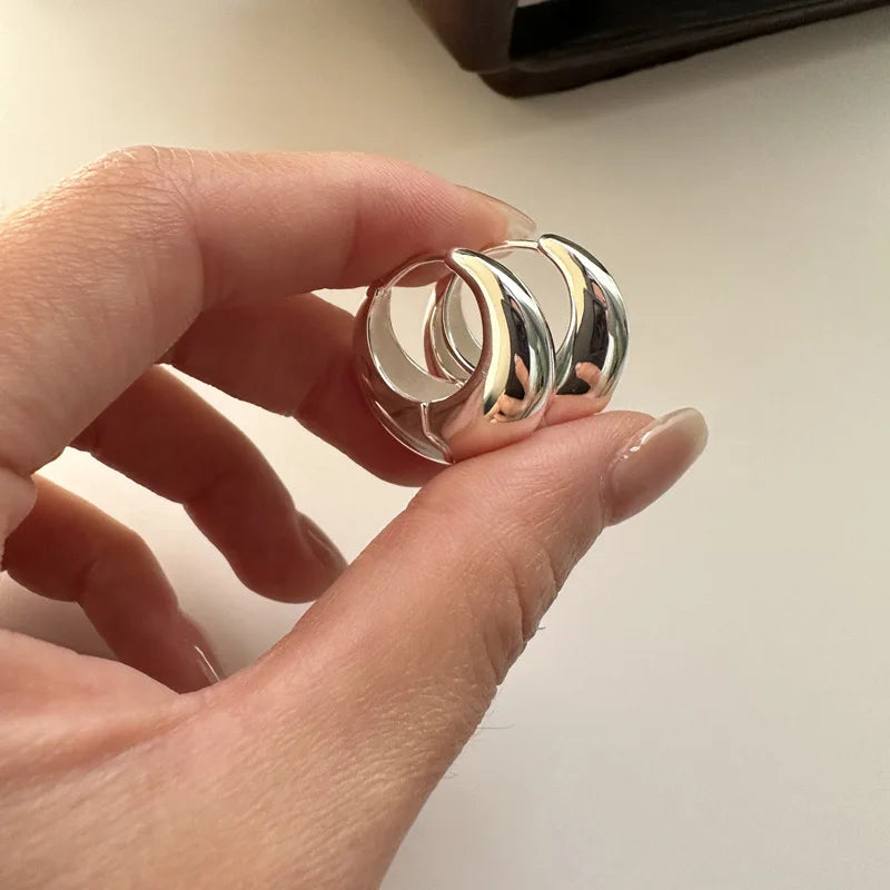 JP Juwelier -Schlichter, handgefertigter Kreis-Ohrring